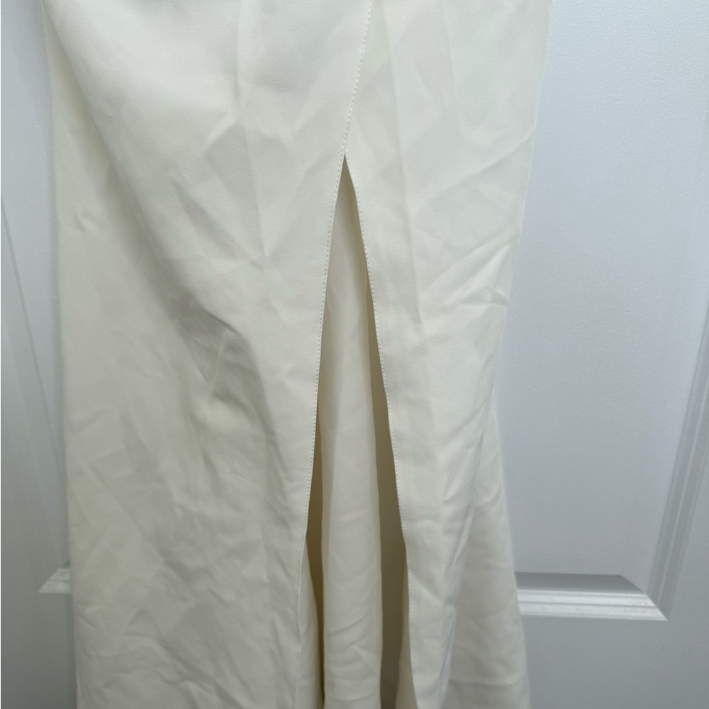 Elegant Ivory Maxi Dress with Puff Sleeves - Picture 5 of 7
